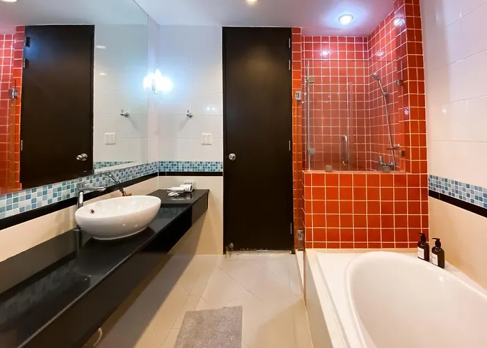 Upscale Modern 2br - Ultra Fast Wifi - Bts Asoke Bangkok